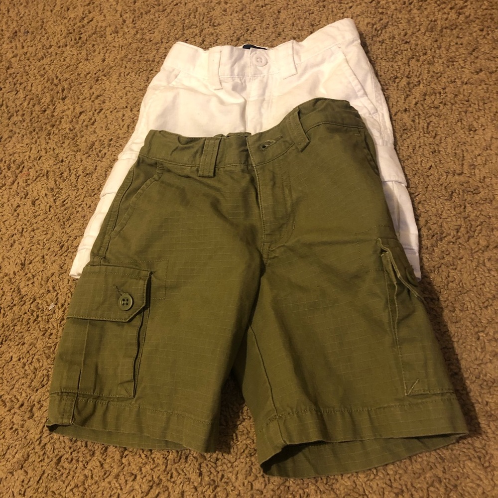 Cargo shorts.....GENTLY WORN ‼️‼️